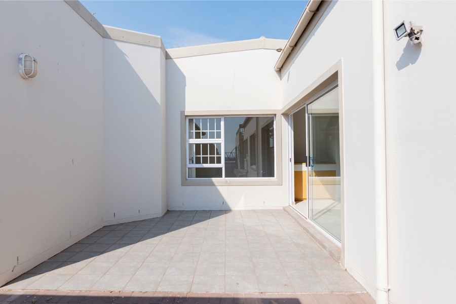 4 Bedroom Property for Sale in Middedorp Western Cape